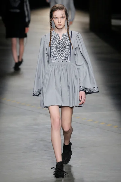 Look 10